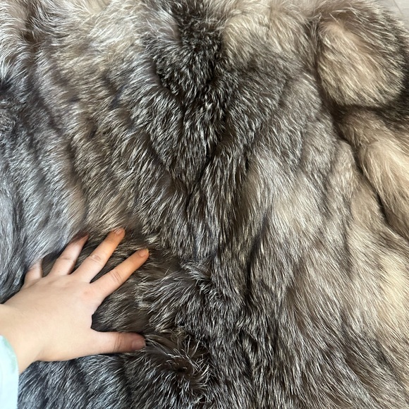 Saga Fox Real Fur Coat | Blue Frost Fox (Gray/Silver Tone) | Size M | Vintage - Picture 15 of 15